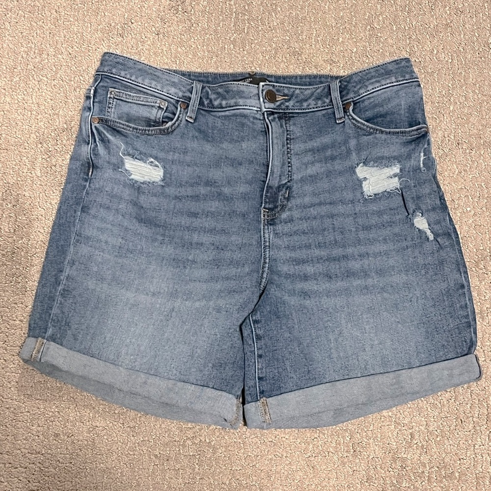 ‼️CLOSET CLOSING‼️ Simply Vera Vera Wang Light Blue Denim Shorts - Size 16